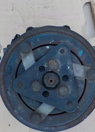Компресор кондиціонера v50 2.0d 3