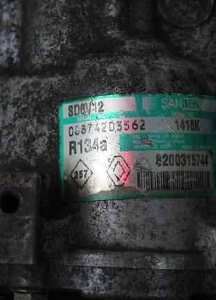 Компресор кондиціонера 8200315744 renault nissan 3