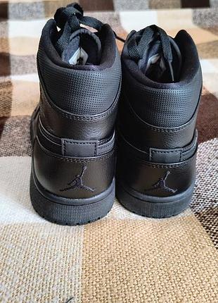 Кроссовки jordan 1 retro mid black 5
