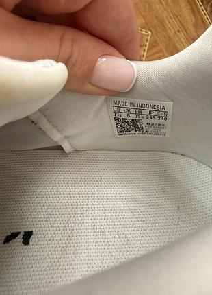 Нові кросівки adidas 4