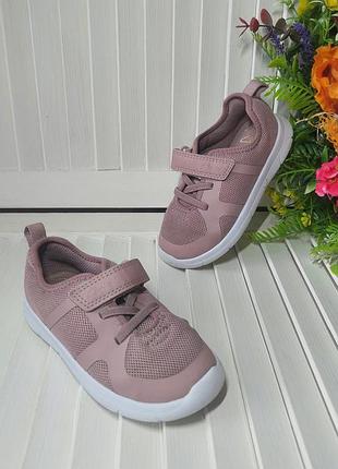 Кроссовки пудровые на девочку 24-25р стелька 15,5см clarks ath flux