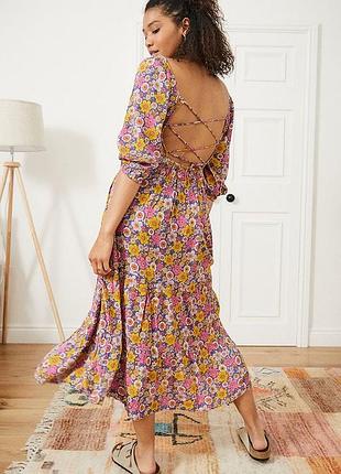 Urban outfitters платье миди lottie летнее xs летний пляжный сарафан в цветочек розовое желтое