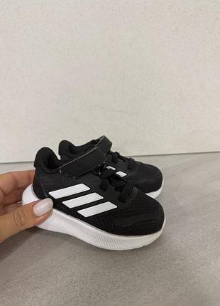 Кросівки adidas на малюка