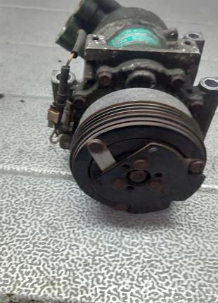 Компрессор кондиционера renault clio ii 01r 8200037058