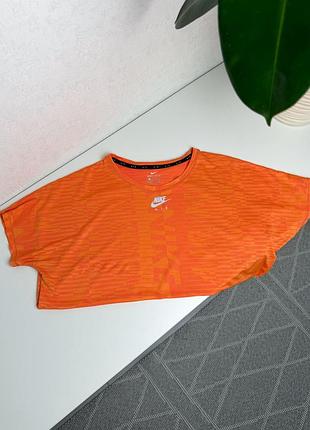 Жіноча футболка nike
