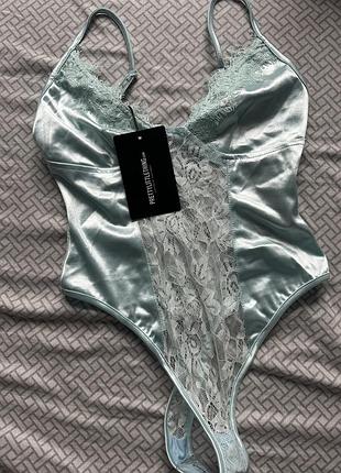 Нове атласне боді prettylittlething з мереживом