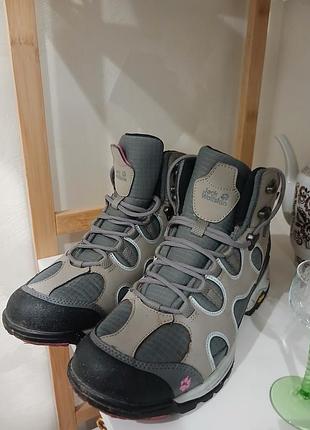 Женские или подростковые трекинговые ботинки jack wolfskin