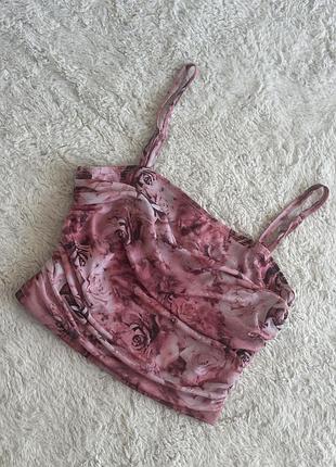 Shein xs s кроп топ кроптоп вкорочений рожевий розовый з трояндами розами  з сіточкою зі збірками по боках