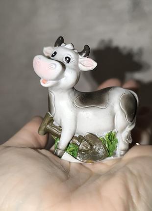 Коллекционная фигурка статуэтка коровка