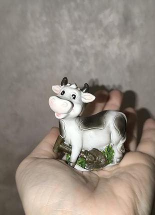 Коллекционная фигурка статуэтка коровка 2