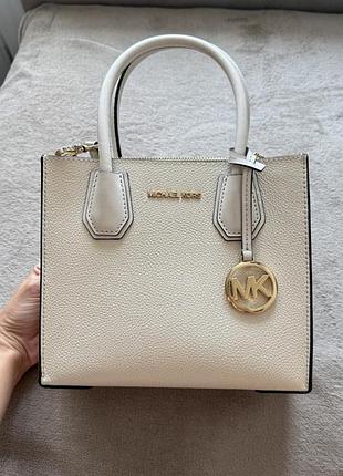 Сумка michael kors mercer біла, шкіра, брелок «mk»