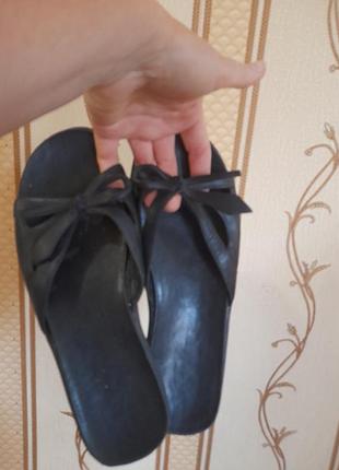 Шлепанцы кожа.р.38/39.