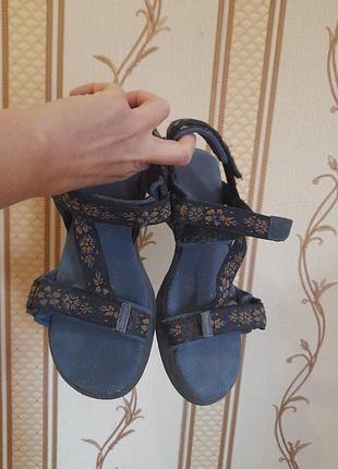 Зручні спорт босоніжки унісекс 
бренд clarks 
p 37/38