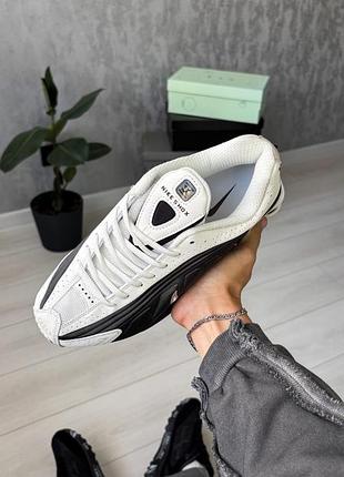 Nike shox r4 sail/black/fauna brown