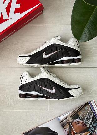 Nike shox r4 sail/black/fauna brown 3