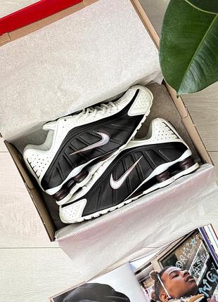 Nike shox r4 sail/black/fauna brown 4