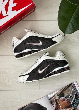 Nike shox r4 sail/black/fauna brown 5