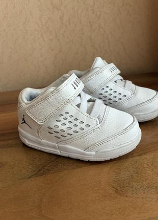 Дитячі кросівки nike jordan