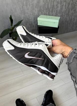 Nike shox r4 sail/black/fauna brown