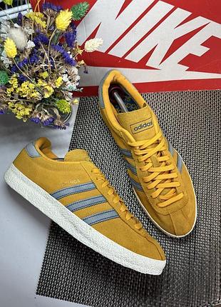 Оригінальні кросівки adidas topanga