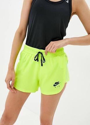 Салатові бігові шорти nike air dri-fit розмір m