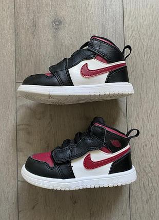 Невагомі  кросівки  nike jordan
