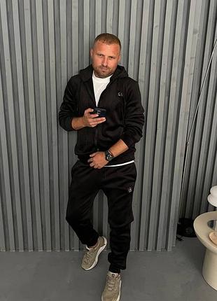 Мужской спортивный костюм