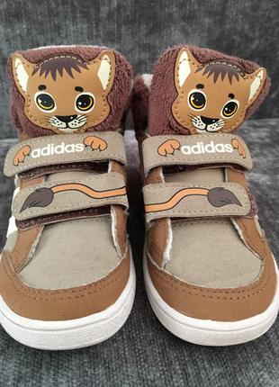 Оригінальні кросівки adidas розмір 22
