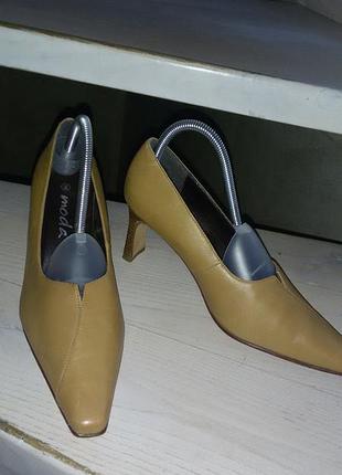Moda (британия)- кожаные туфли р. 39-25,5см,цвет карамель