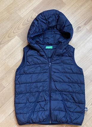 Стьобаний жилет із капюшоном united colors of benetton (зріст 140 см, 8-9 років)
