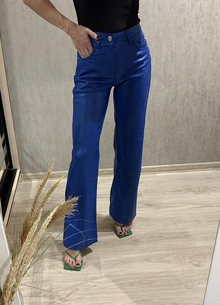 Шкіряні штани з легким утепленням від бренду bershka 💙