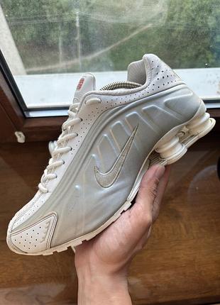 Nike shox r4 44 білі
