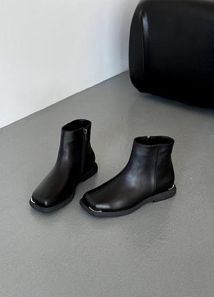 Ботинки с квадратным мысом кожаные черные