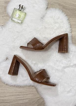 Ідеальні мюли під крокодила від бренду prettylittlething 🤎