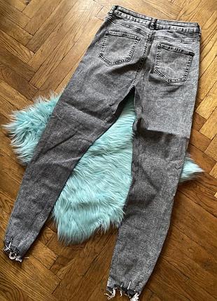 Серые джинсы 3