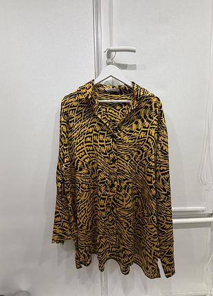 Продам костюм атласний