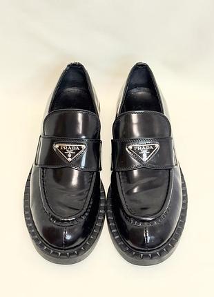 Жіночі шкіряні лофери prada 2