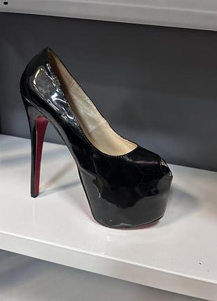 Оригинал christian louboutin daffodile  37 размер можна торговаться