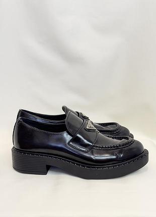 Жіночі шкіряні лофери prada 5