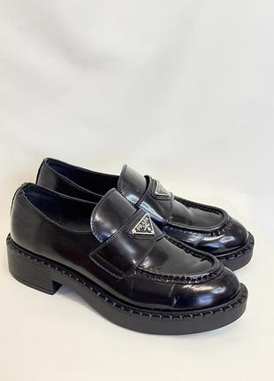 Жіночі шкіряні лофери prada 3