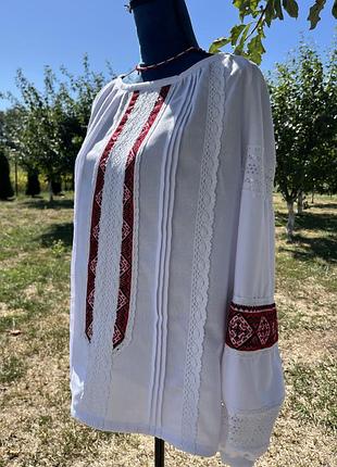 Жіноча вишиванка