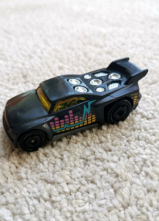Эксклюзивная машинка bassline от hot wheels 2004рик
