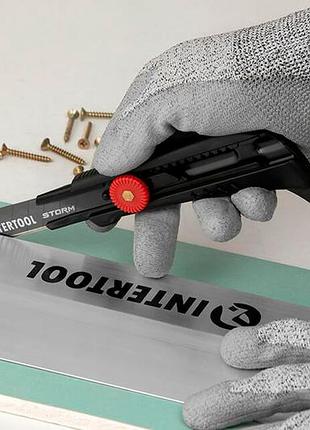 Ku сегментный нож intertool-storm universal fit 18 мм для резки линолеума и разметки пластиковый легки uni2l_k 4