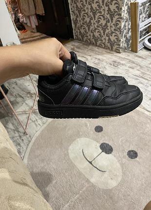 Adidas кросівки оригінал дитячі 28розмір стан на фото