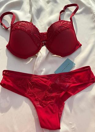 Розкішний червоний комплект білизни intimissimi (бюстгальтер + трусики)