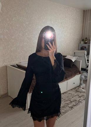Сукня чорна з мереживом