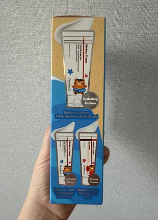 Centellian24 madeca cream time reverse zero special set — це лімітований омолоджуючий набір (hello summer edition), що поєднує 3 креми бренду в наборі