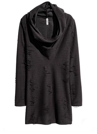 Короткое платье с капюшоном и драпировкой