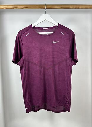 Nike running adv dri fit спортивна футболка з красивим дизайном розмір s