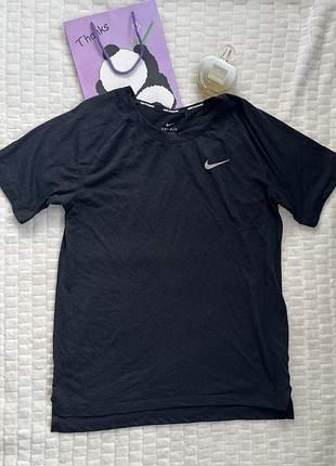 Спортивна футболка nike